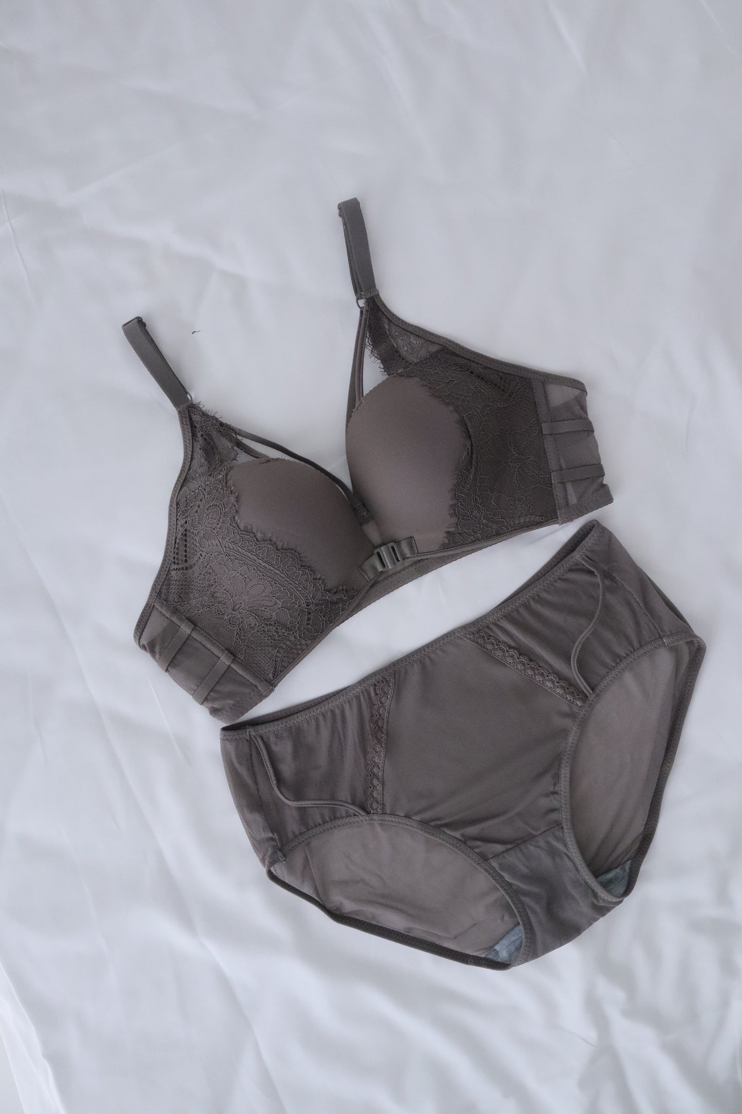 front clasp sexy-V bra