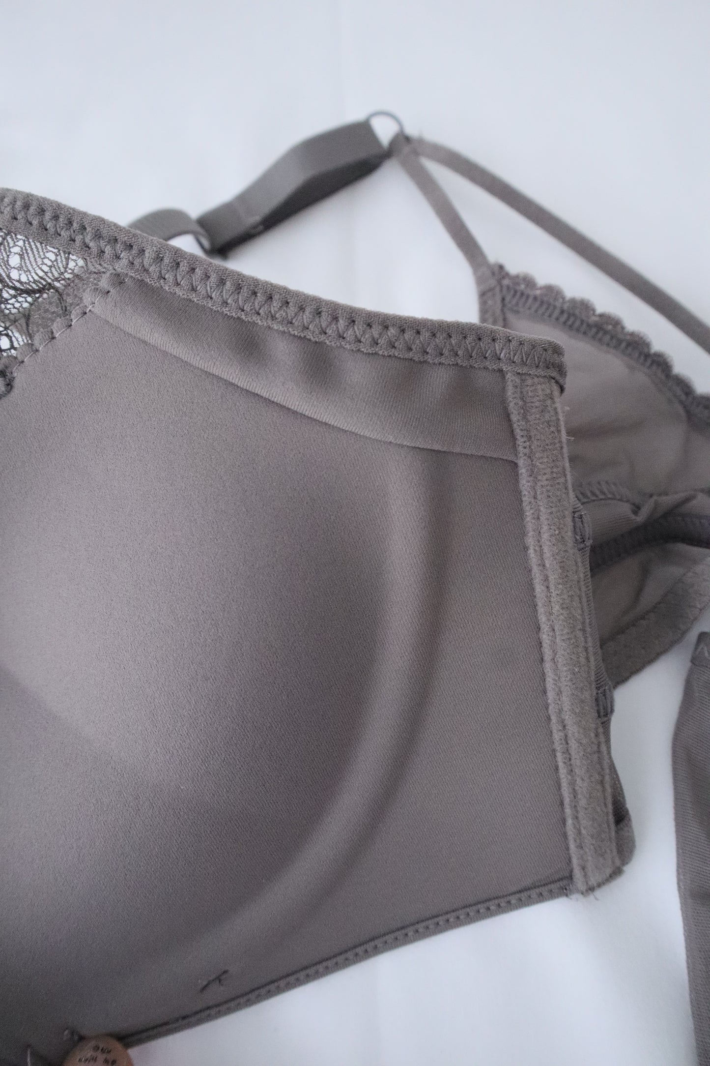 front clasp sexy-V bra