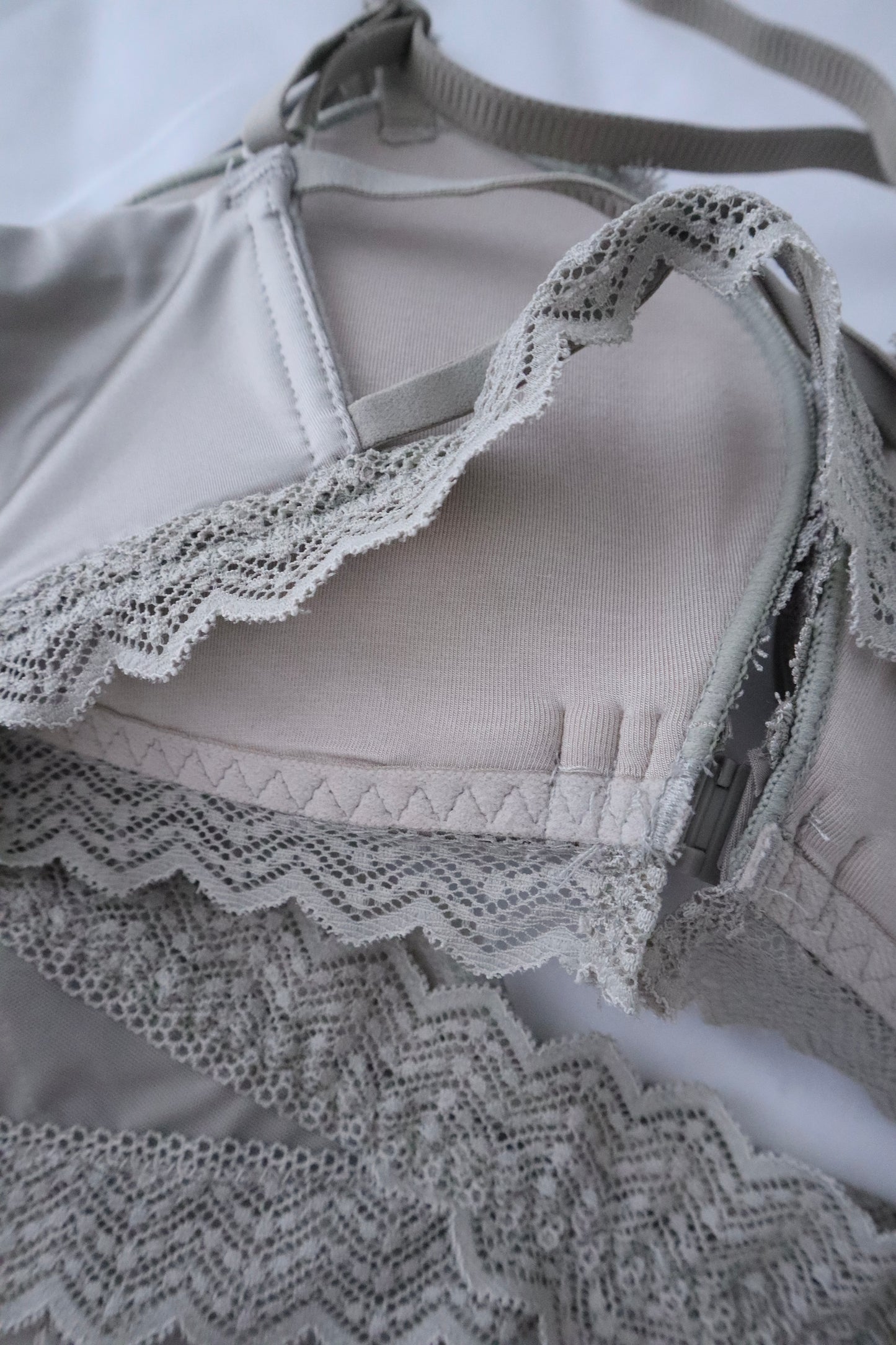 front clasp pearlescent bra