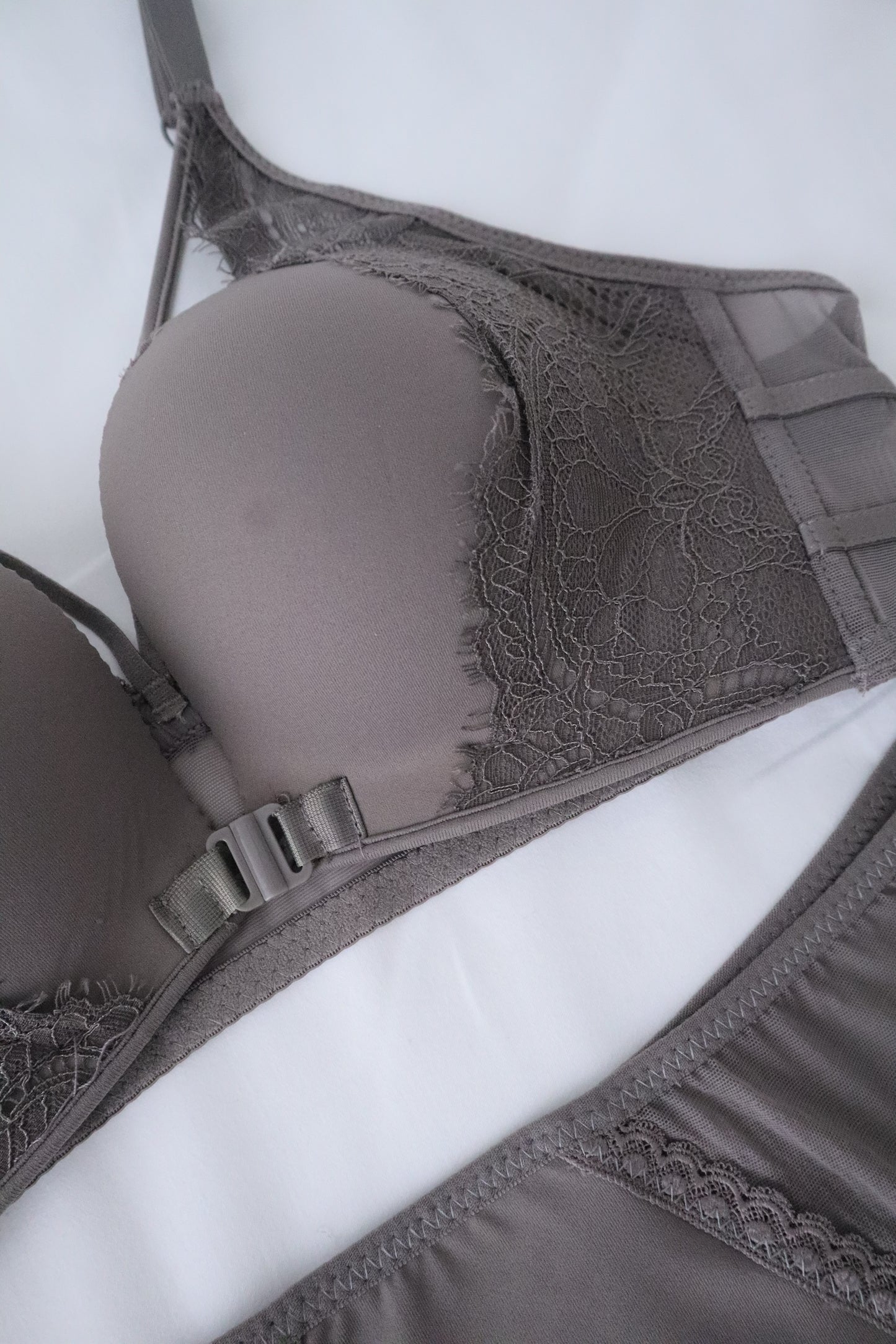 front clasp sexy-V bra